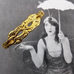 Vintage gold tone oneida spoon bracelet